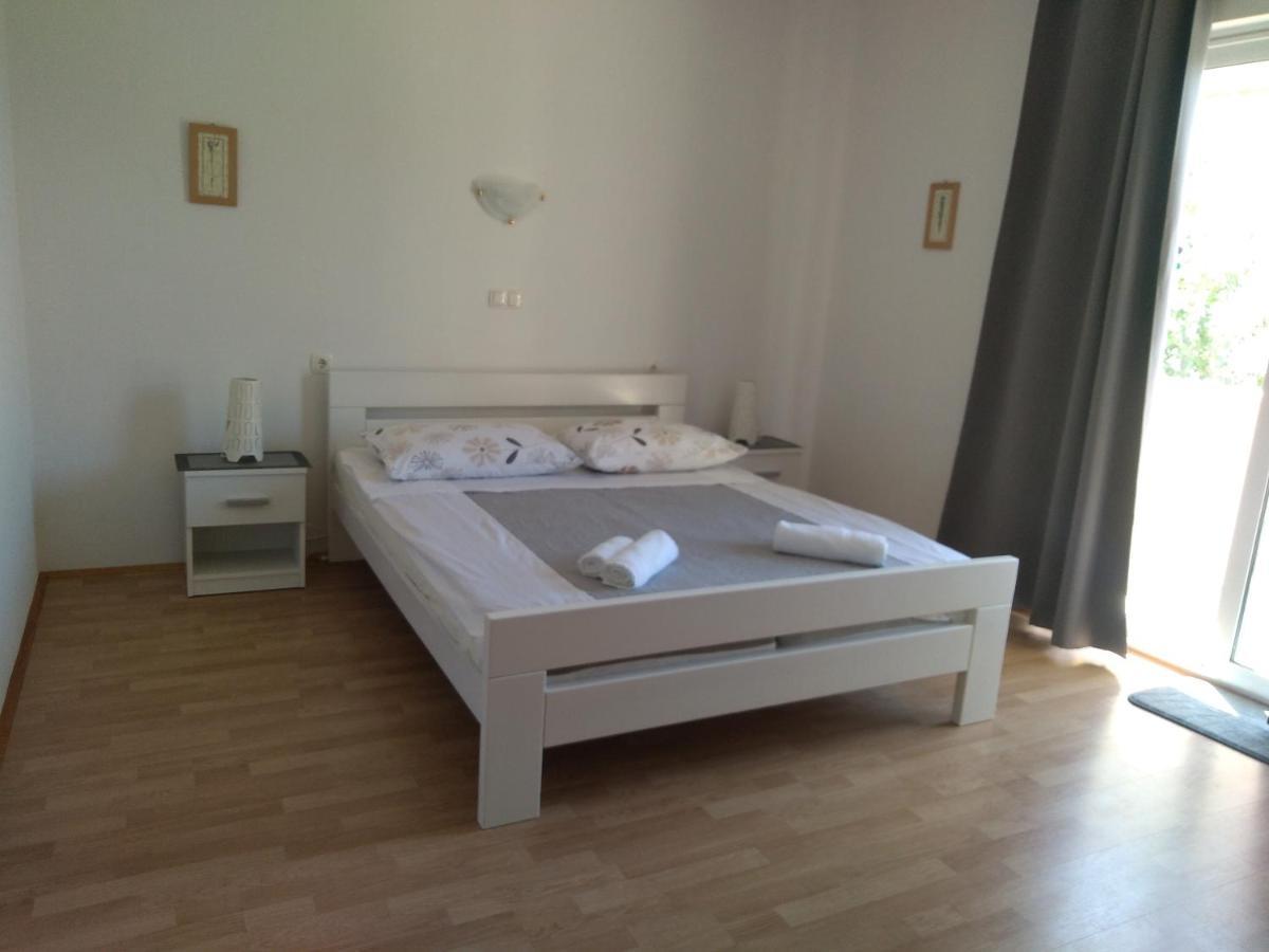 Apartments Kampor Damira ราบ ภายนอก รูปภาพ