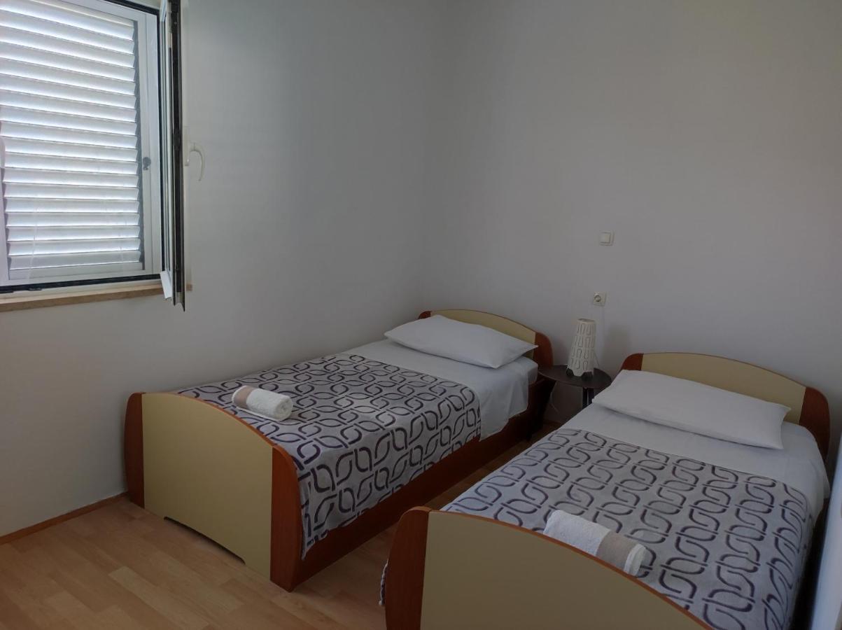 Apartments Kampor Damira ราบ ภายนอก รูปภาพ